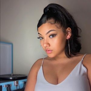 Meet your Posher, Aliza